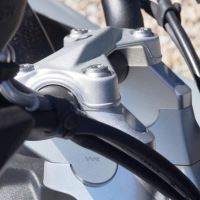 Zvýšení řídítek o 30 mm a přiblížení o 20 mm, BMW S1000 XR (2021 - ) (5)