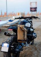Plátěná boční brašna Unitgarage s nosičem BMW R NineT, pravá (2)
