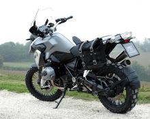 Plátěná boční brašna Unitgarage s nosičem BMW R1200 GS/A LC, R1250 GS/A, levá (3)