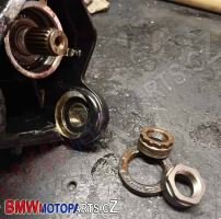 Kondenzace vody v ramenu Paralever BMW R1200 LC / R1250