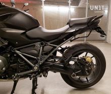 Plátěná boční brašna Unitgarage s nosičem BMW R1200 R LC, R1250 R, levá (3)