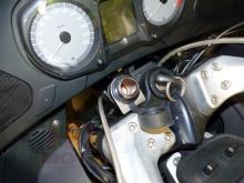 Zásuvka BMW R1200RT s držákem (2)