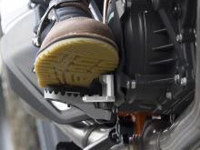 Zvýšení a rozšíření brzdového pedálu AltRider DualControl, KTM a Husqvarna (3)